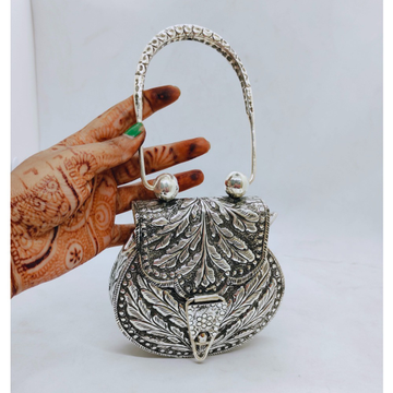Pure silver hand bag in fine carvings and stud wit... by 