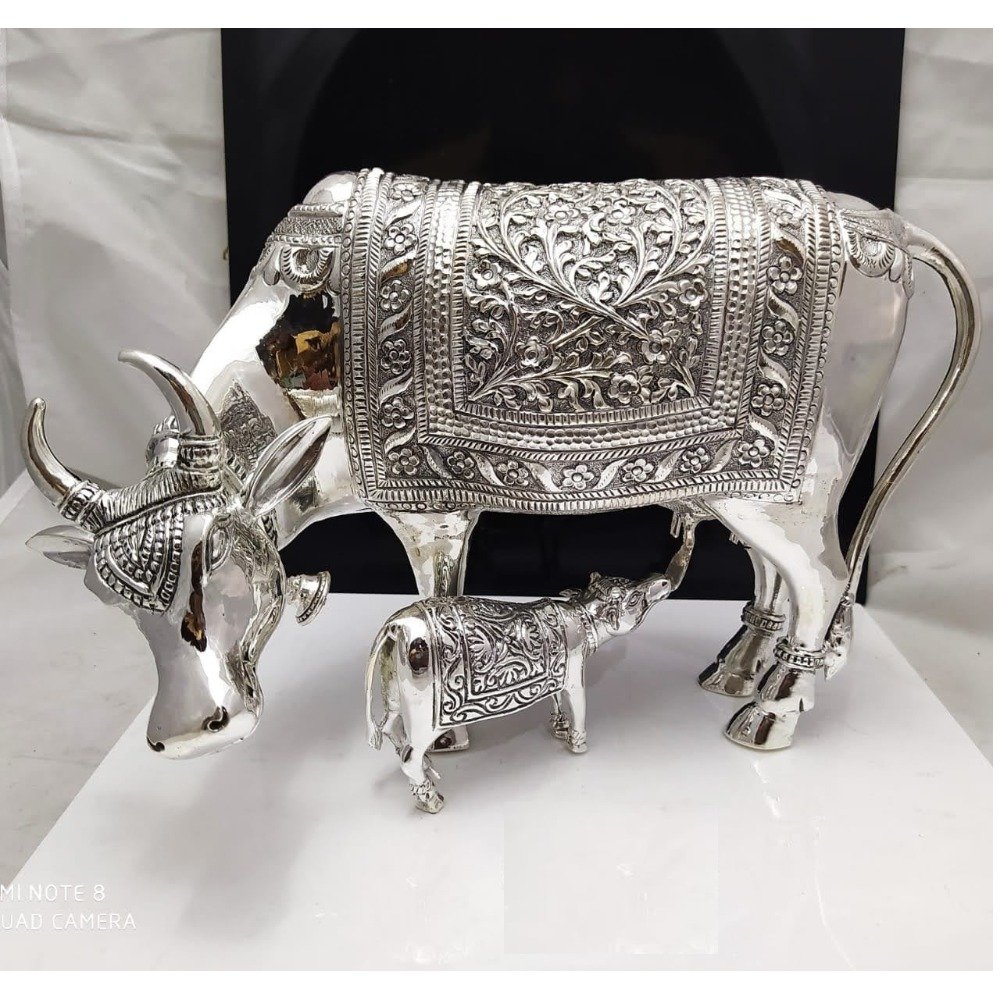 Pure Silver Cow (Kamdenu Gai) in Antique Carvings PO-174-26